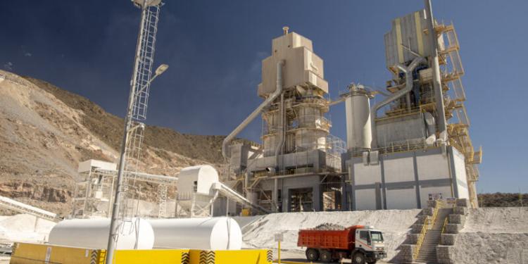 La industria química es un actor fundamental en la competitividad de la minería de litio La industria química es un actor fundamental en la competitividad de la minería de litio
