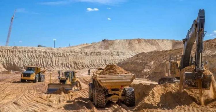 "La minería podría producir más dólares que el campo" aseguran desde el Instituto Argentino de Derecho para la Minería "La minería podría producir más dólares que el campo" aseguran desde el Instituto Argentino de Derecho para la Minería