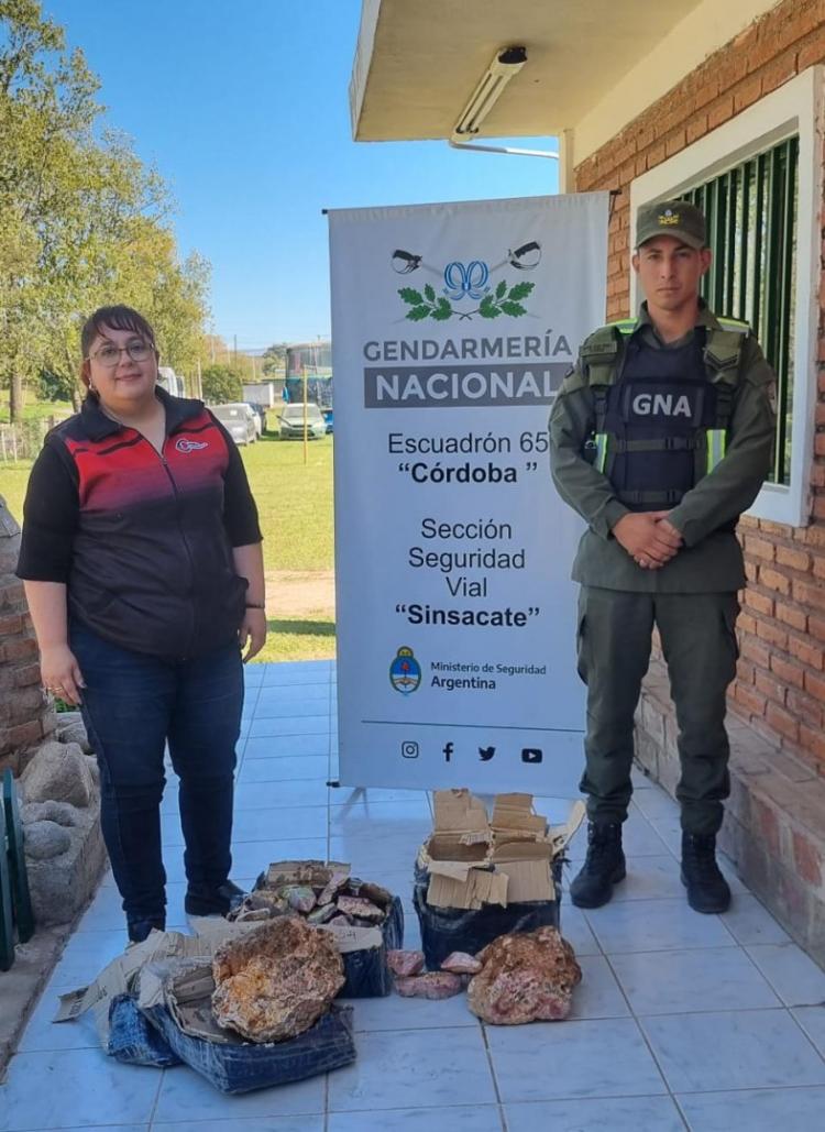 La Rioja: Interdictaron encomiendas que contenían rodocrositas y cuarzo La Rioja: Interdictaron encomiendas que contenían rodocrositas y cuarzo