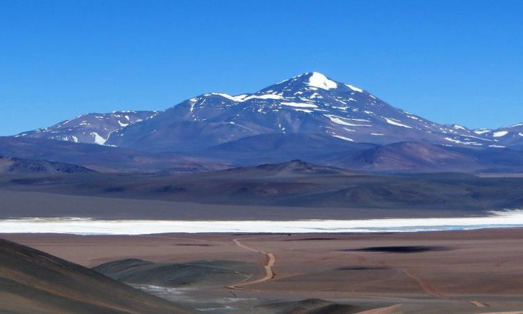 La Rioja/Vinchina: Asambleístas entregaron una nota al gobernador para prohibir la mega minería La Rioja/Vinchina: Asambleístas entregaron una nota al gobernador para prohibir la mega minería