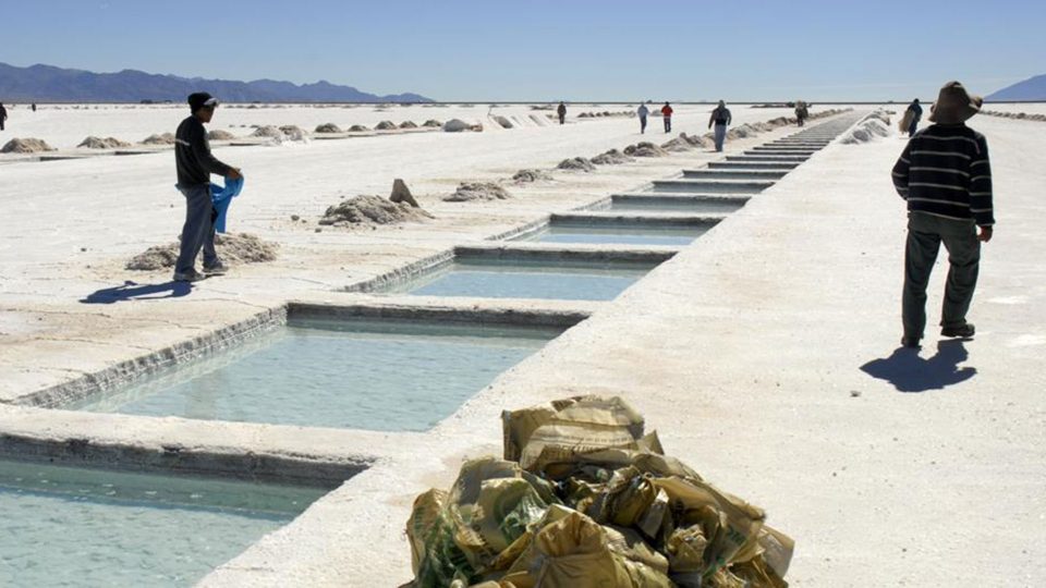 La "revolución del litio" y su impacto socioambiental La "revolución del litio" y su impacto socioambiental