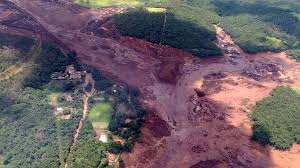 La rotura de una represa minera deja aislado a un pueblo en Brasil La rotura de una represa minera deja aislado a un pueblo en Brasil