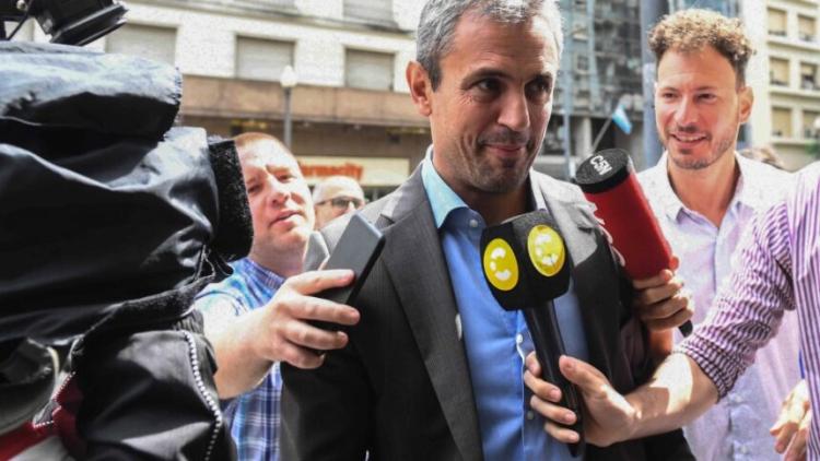 Ley ómnibus: retiran privatización de YPF e YMAD. Ley ómnibus: retiran privatización de YPF e YMAD.