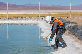 Litio: la disputa millonaria entre China y Estados Unidos por el mineral en América Latina Litio: la disputa millonaria entre China y Estados Unidos por el mineral en América Latina