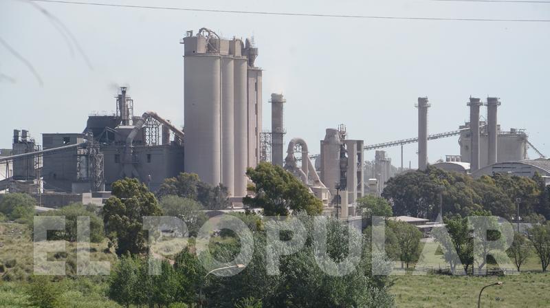 Loma Negra evalúa utilizar bitrenes para transportar su producción Loma Negra evalúa utilizar bitrenes para transportar su producción