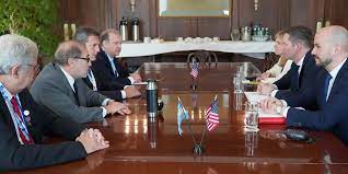 Massa se reunió con dos influyentes asesores de Biden: "puente" para Argentina, FMI, litio y nueva emisión garantizada de deuda Massa se reunió con dos influyentes asesores de Biden: "puente" para Argentina, FMI, litio y nueva emisión garantizada de deuda