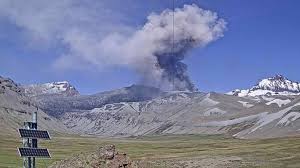 Mendoza/Alerta en Malargüe: el volcán Planchón Peteroa emitió una columna de cenizas de 2 mil metros