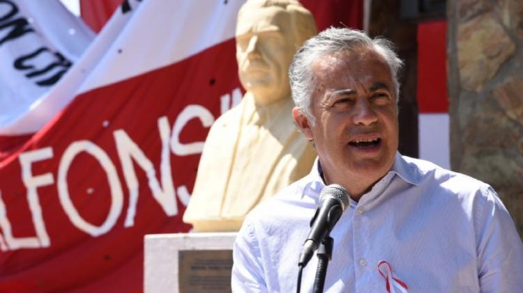 Mendoza. Alfredo Cornejo y una carrera nacional para 2023 plagada de obstáculos Mendoza. Alfredo Cornejo y una carrera nacional para 2023 plagada de obstáculos