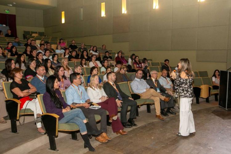 Mendoza: Docentes mendocinos reciben certificados por capacitación sobre minería