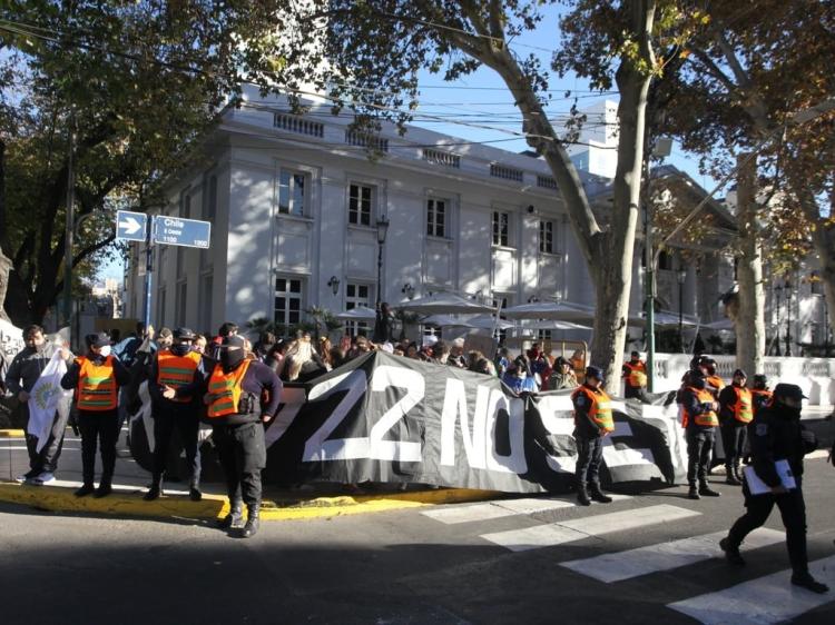 Mendoza: La minería le apuntó a la Iglesia y al ambientalismo como el origen de sus males Mendoza: La minería le apuntó a la Iglesia y al ambientalismo como el origen de sus males