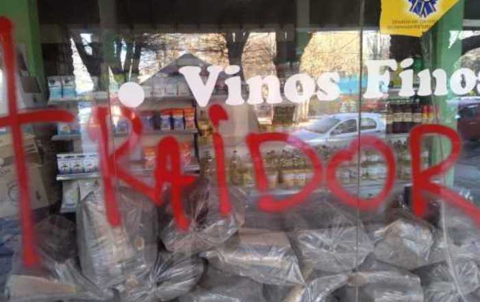 Mendoza:" Mi pensamiento no me lo van a cambiar", dijo Edgardo Vera, el comerciante escrachado en Uspallata Mendoza:" Mi pensamiento no me lo van a cambiar", dijo Edgardo Vera, el comerciante escrachado en Uspallata