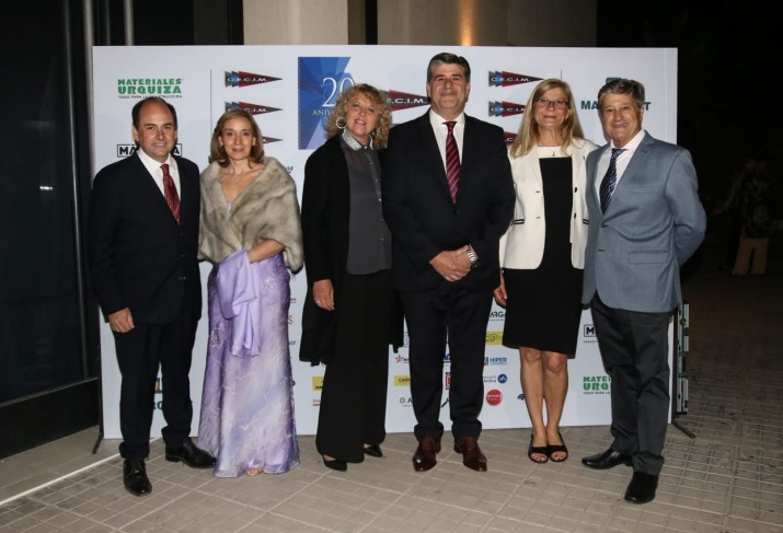 Mendoza: Quedó abierta la temporada de reproches, raros empresarios que arriesgan y ¿una "vaquita" para un plebiscito en Malargüe? Mendoza: Quedó abierta la temporada de reproches, raros empresarios que arriesgan y ¿una "vaquita" para un plebiscito en Malargüe?