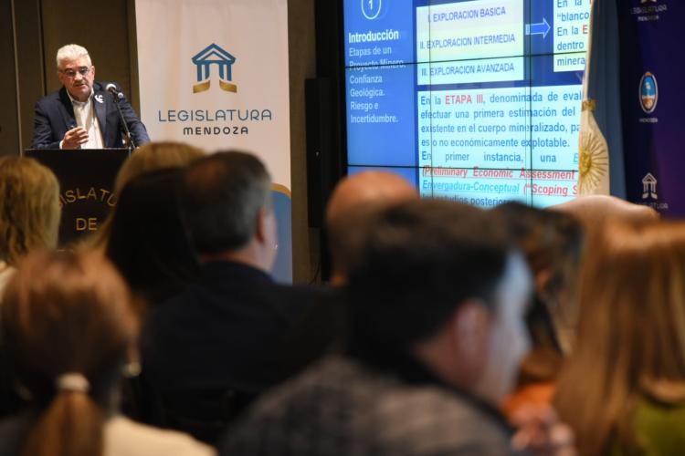 Mendoza: Se desarrolló un seminario sobre minería en la Legislatura de la provincia