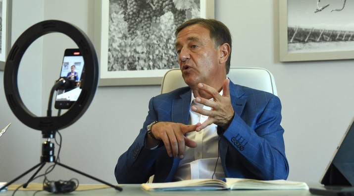 Mendoza: Suárez dijo que "no vio venir las protestas mineras" y derogó la ley "porque había peligro en la vida de la gente" por los violentos Mendoza: Suárez dijo que "no vio venir las protestas mineras" y derogó la ley "porque había peligro en la vida de la gente" por los violentos