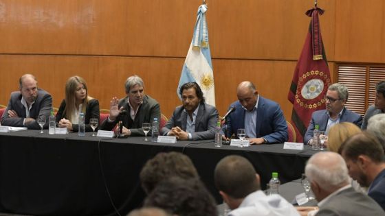 Mesa de diálogo entre Gobierno de Salta, Economía de Nación y sectores industrial, empresarial y productivo Mesa de diálogo entre Gobierno de Salta, Economía de Nación y sectores industrial, empresarial y productivo