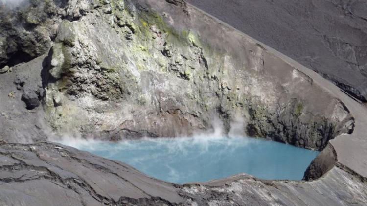 Neuquén: Instalan un telescopio en el volcán Copahue para monitorizar la actividad en el interior del cráter Neuquén: Instalan un telescopio en el volcán Copahue para monitorizar la actividad en el interior del cráter