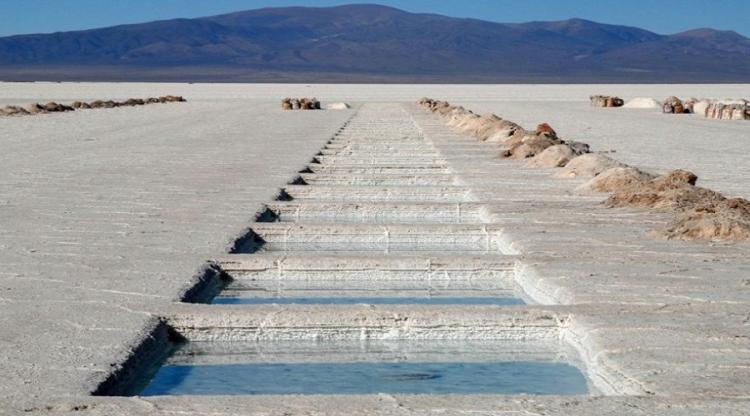 Nuevo proyecto de ley de electromovilidad sería clave en "plan integral de litio" de Gobierno argentino Nuevo proyecto de ley de electromovilidad sería clave en "plan integral de litio" de Gobierno argentino