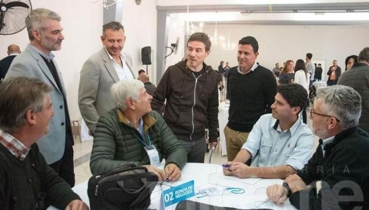 Olavarría: Se realizó una ronda multisectorial, donde más de 100 empresarios se reunieron en Pueblo Nuevo Olavarría: Se realizó una ronda multisectorial, donde más de 100 empresarios se reunieron en Pueblo Nuevo