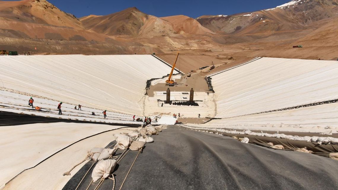 San Juan/Oro y acero: los Sirviente, la familia emprendedora que trabaja en plena Cordillera San Juan/Oro y acero: los Sirviente, la familia emprendedora que trabaja en plena Cordillera