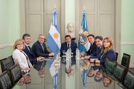 Orrego recibió en la Casa de San Juan en Buenos Aires a las máximas autoridades de la empresa Vicuña en Argentina
