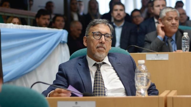 Santa Cruz/Diputado pide más renta: sostuvo que "las mineras en la provincia se llevan ganancias extraordinarias mientras el resto sobrevivimos a una pandemia" Santa Cruz/Diputado pide más renta: sostuvo que "las mineras en la provincia se llevan ganancias extraordinarias mientras el resto sobrevivimos a una pandemia"