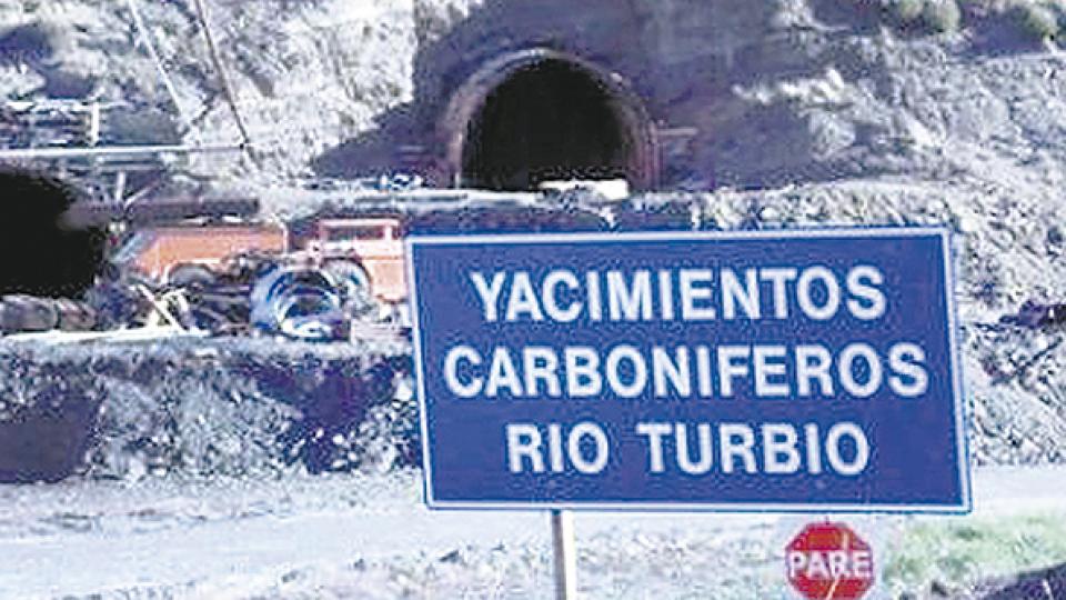 Santa Cruz: Piden amparo empleados calificados de Río Turbio. Los trabajadores temen una decisión drástica de las autoridades.