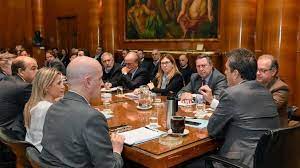Primera reunión del gabinete económico tras la postulación de Massa, con foco en la gestión Primera reunión del gabinete económico tras la postulación de Massa, con foco en la gestión