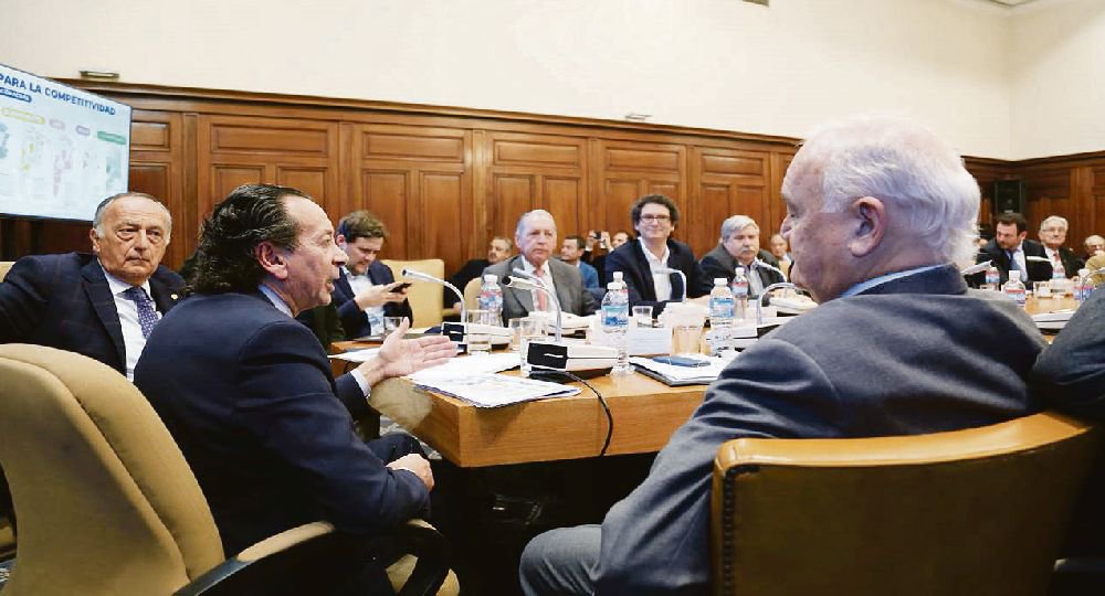 Promesas a UIA: apurar reintegros y activar Compre Argentino