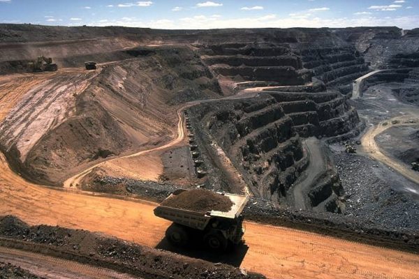Proponen reducir la presión impositiva al sector minero
