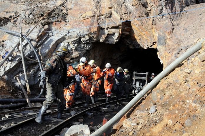 Riesgos ambientales y escasez de recursos desafían minería en América Latina Riesgos ambientales y escasez de recursos desafían minería en América Latina
