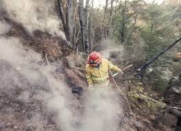 Río Negro/El yacimiento de carbón que reavivó un incendio subterráneo en El Bolsón: "Hay que evaluar la peligrosidad geológica" Río Negro/El yacimiento de carbón que reavivó un incendio subterráneo en El Bolsón: "Hay que evaluar la peligrosidad geológica"