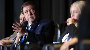 Río Negro: En Canadá, Weretilneck posiciona la minería como motor de empleo joven