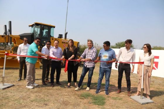 Salta: Empresa minera donó a la Provincia una motoniveladora Salta: Empresa minera donó a la Provincia una motoniveladora