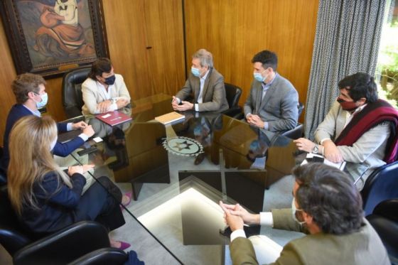 Salta: Tecpetrol presentó al gobernador Sáenz un proyecto piloto de litio Salta: Tecpetrol presentó al gobernador Sáenz un proyecto piloto de litio