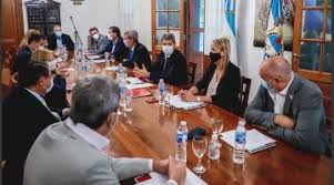San Juan: Clases, vacunación y paritarias, ejes de un nuevo encuentro entre Uñac y su Gabinete San Juan: Clases, vacunación y paritarias, ejes de un nuevo encuentro entre Uñac y su Gabinete