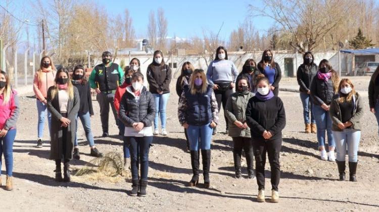 San Juan: Con 21 mujeres iglesianas comenzó un entrenamiento para ser operadoras de camión fuera de ruta San Juan: Con 21 mujeres iglesianas comenzó un entrenamiento para ser operadoras de camión fuera de ruta