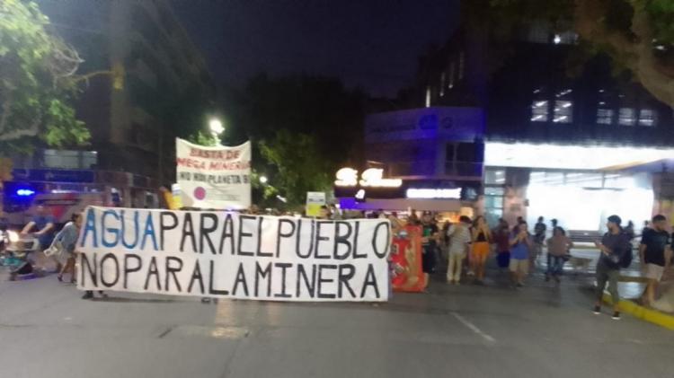 San Juan: El Día Mundial del Agua fue el disparador para que aparezcan banderas antimineras en la provincia San Juan: El Día Mundial del Agua fue el disparador para que aparezcan banderas antimineras en la provincia