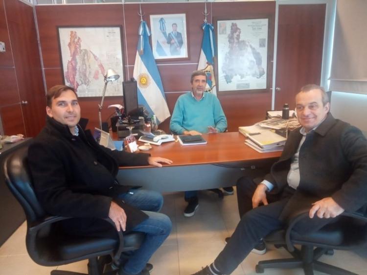 San Juan: El ministro Astudillo recibió informes sobre reciclado de neumáticos mineros San Juan: El ministro Astudillo recibió informes sobre reciclado de neumáticos mineros