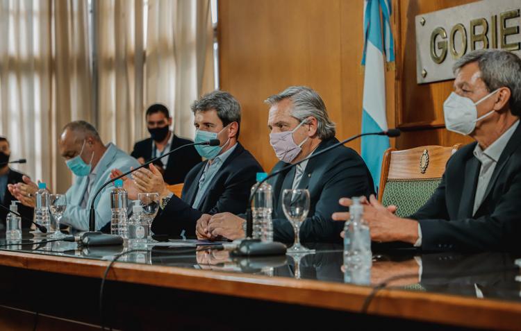 San Juan: Fernández y Uñac firmaron convenio por la construcción de 1800 viviendas en el marco del plan "Casa Propia ? Construir Futuro" San Juan: Fernández y Uñac firmaron convenio por la construcción de 1800 viviendas en el marco del plan "Casa Propia ? Construir Futuro"
