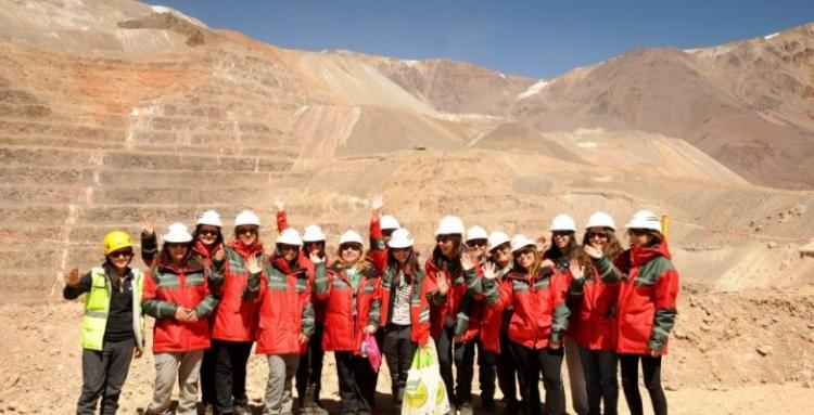 San Juan: La Provincia incentiva la inserción laboral de las mujeres en la minería San Juan: La Provincia incentiva la inserción laboral de las mujeres en la minería