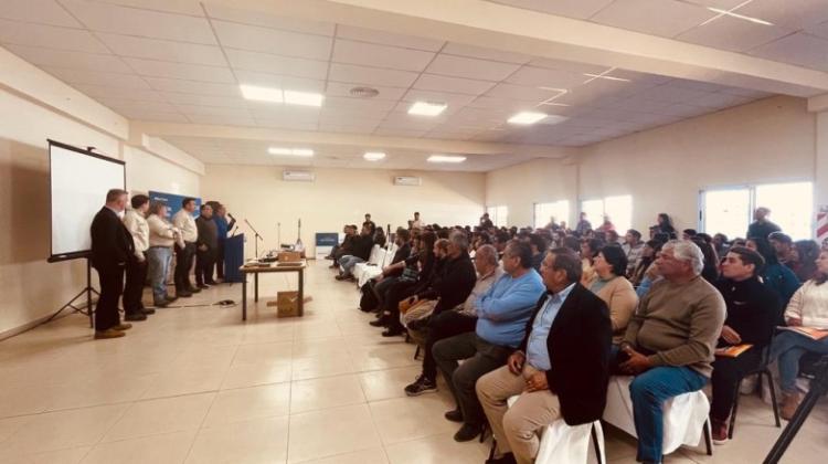 San Juan: Presentaron a los calingastinos el IIA de los Azules San Juan: Presentaron a los calingastinos el IIA de los Azules