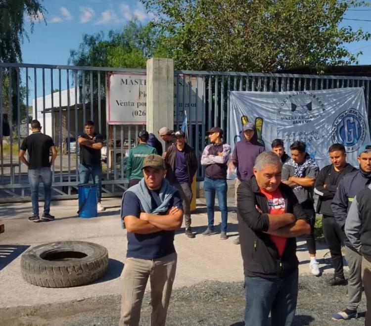San Luis, crisis en la industria: Trabajadores de Master Lajas denuncian vaciamiento y abandono patronal
