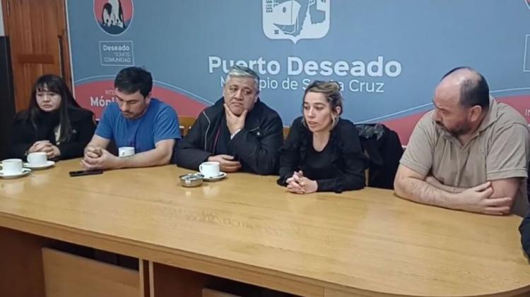 Santa Cruz/Arde Deseado: renunció la delegada de trabajo y gremios exigen la presencia de la gobernadora Santa Cruz/Arde Deseado: renunció la delegada de trabajo y gremios exigen la presencia de la gobernadora