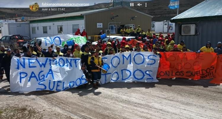 Santa Cruz: Contratista minera no pagó sueldos y AOMA frenó producción en el yacimiento Cerro Negro Santa Cruz: Contratista minera no pagó sueldos y AOMA frenó producción en el yacimiento Cerro Negro