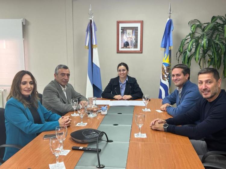 Santa Cruz: El Gobierno renovó aportes del UniRSE junto a Estelar Resources Santa Cruz: El Gobierno renovó aportes del UniRSE junto a Estelar Resources