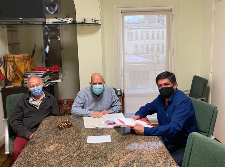 Santa Cruz: El pedido de los trabajadores de Cerro Moro fue entregado por Javier Castro en AOMA Nacional Santa Cruz: El pedido de los trabajadores de Cerro Moro fue entregado por Javier Castro en AOMA Nacional
