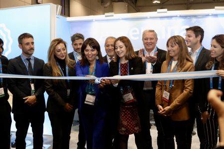 Santa Cruz inaugura su stand y continua en búsqueda de inversiones para el sector minero en la PDAC Santa Cruz inaugura su stand y continua en búsqueda de inversiones para el sector minero en la PDAC