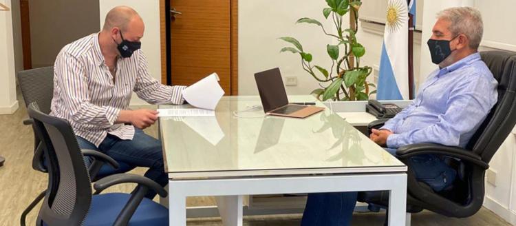 Santa Cruz: Menna informó que "Junto a YCRT y provincia proyectamos una planta de residuos" Santa Cruz: Menna informó que "Junto a YCRT y provincia proyectamos una planta de residuos"