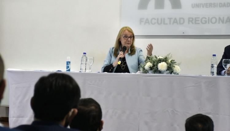 Santa Cruz: Para Alicia Kirchner "Es importante que cada uno pueda elegir hacia dónde quiere ir con el apoyo del Estado" Santa Cruz: Para Alicia Kirchner "Es importante que cada uno pueda elegir hacia dónde quiere ir con el apoyo del Estado"