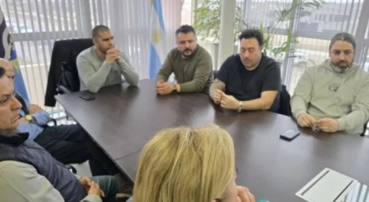 Santa Cruz: Preocupados por los despidos, intendentes y gremios exigen que se priorice la mano de obra local Santa Cruz: Preocupados por los despidos, intendentes y gremios exigen que se priorice la mano de obra local